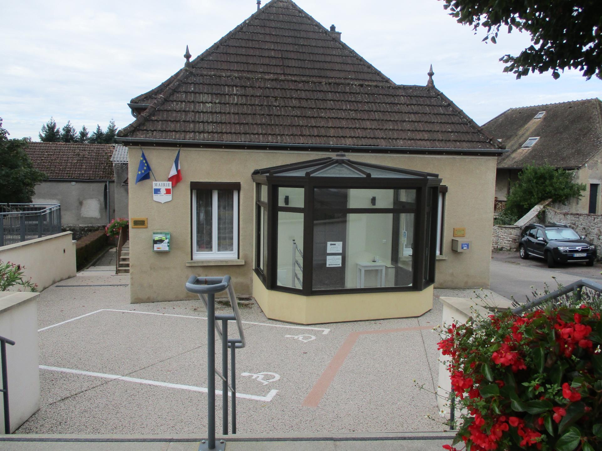 Deux défibrillateurs  Mairie de St Laurent d'Andenay